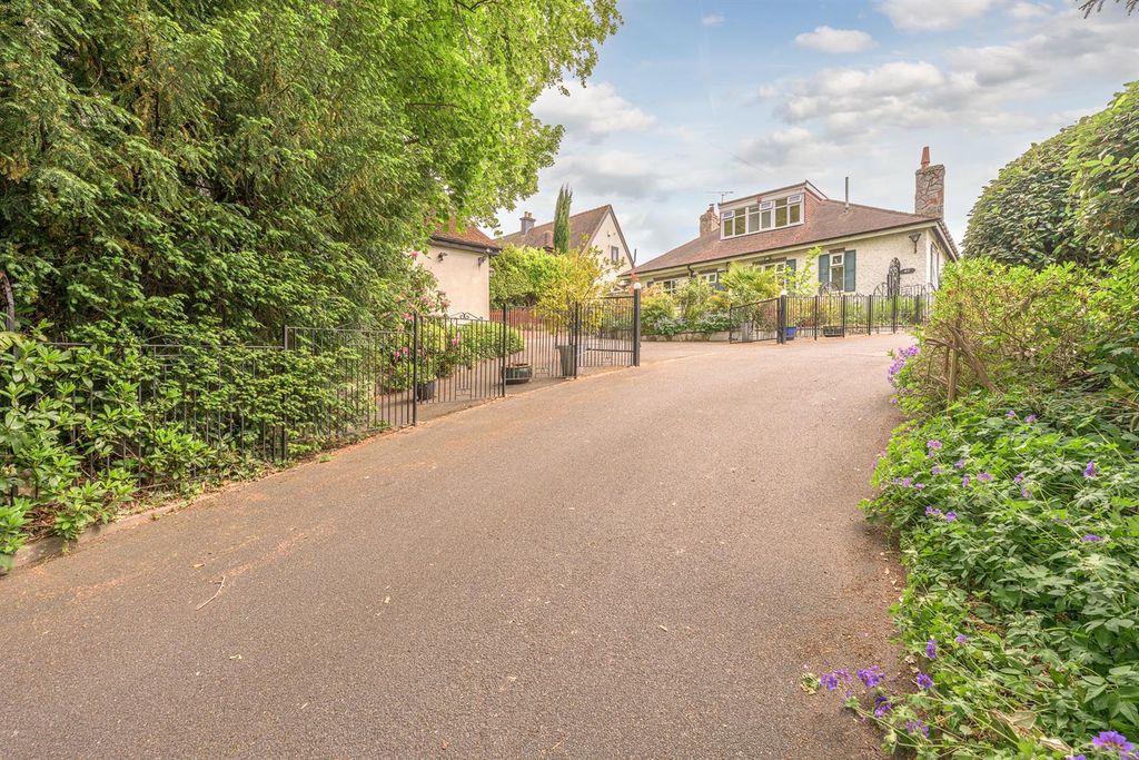 Property photo 1 of 32