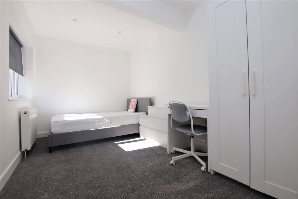 Property photo 1 of 16 Bedroom 1