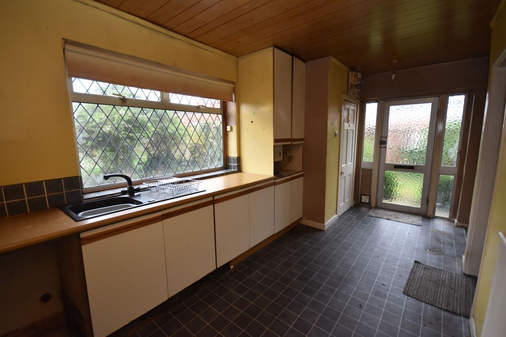 Property photo 3 of 13 Kitchen