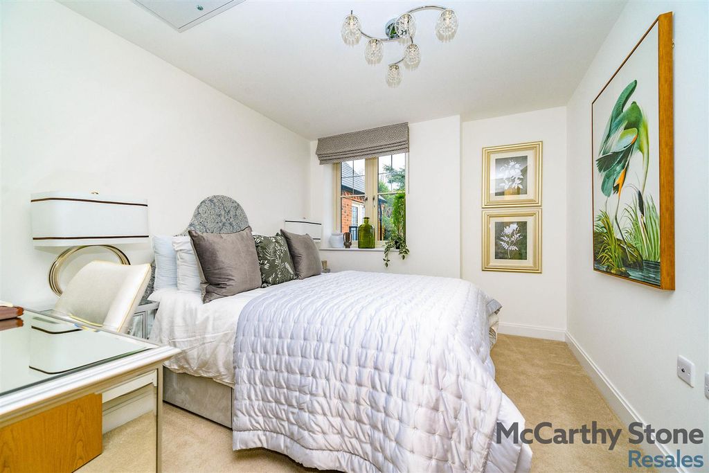 Additional image 8 of 2 bed flat for saleGreat North Road, Hatfield AL9