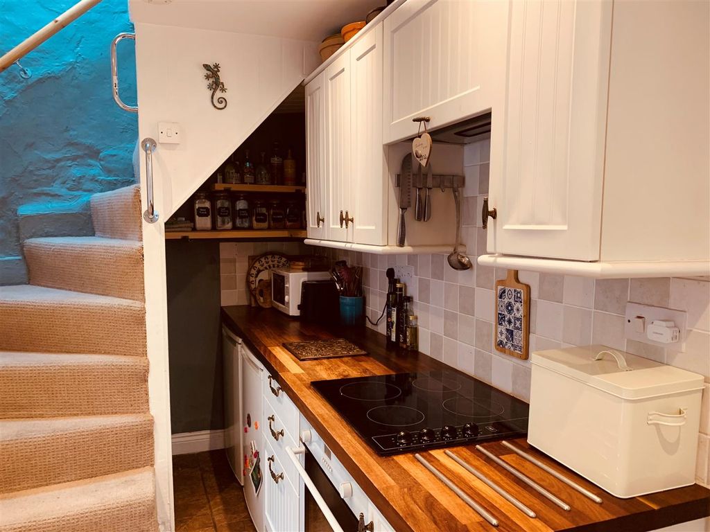 Property photo 3 of 11 Kitchen 1.Jpg