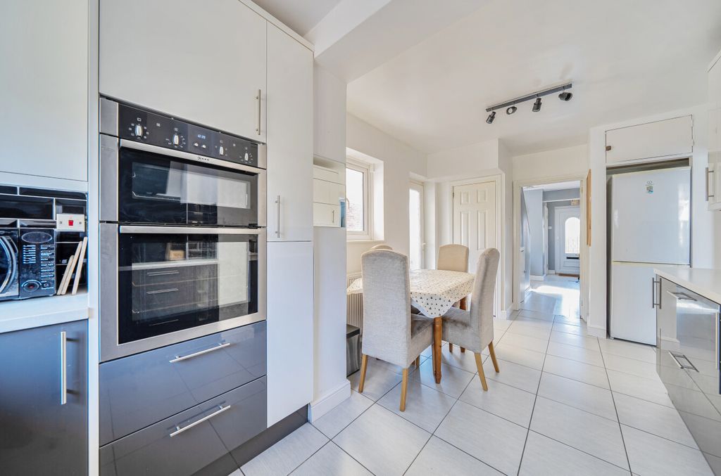 Property photo 2 of 26 1449579-13-69Ea18...