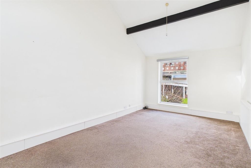 Property photo 1 of 6 Lounge