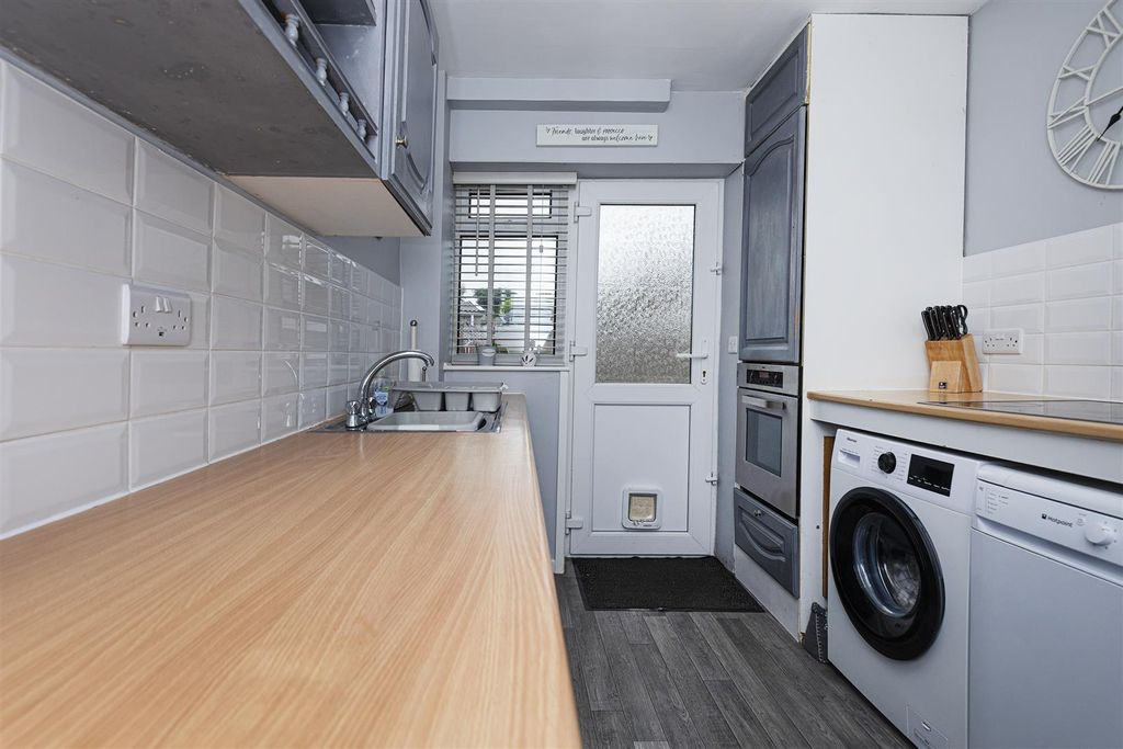 Property photo 2 of 31 Kitchen