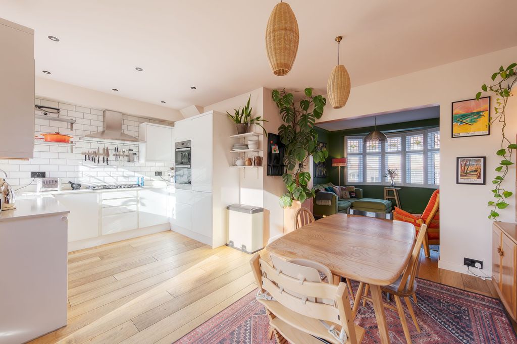 Property photo 3 of 36