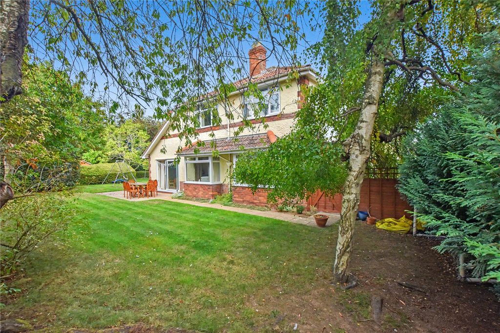 Property photo 2 of 33 Picture No. 28