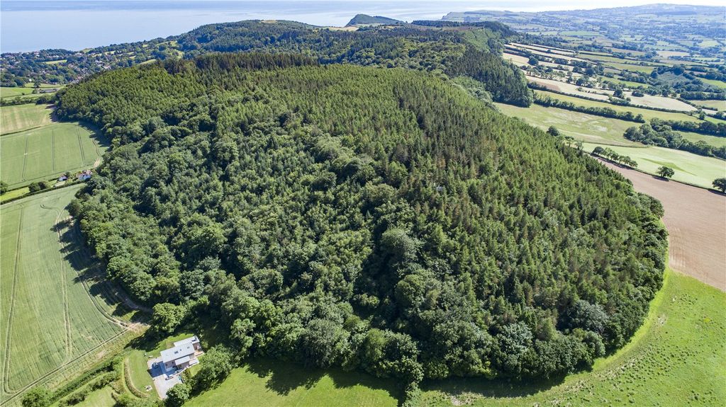 Property photo 3 of 8 Overview