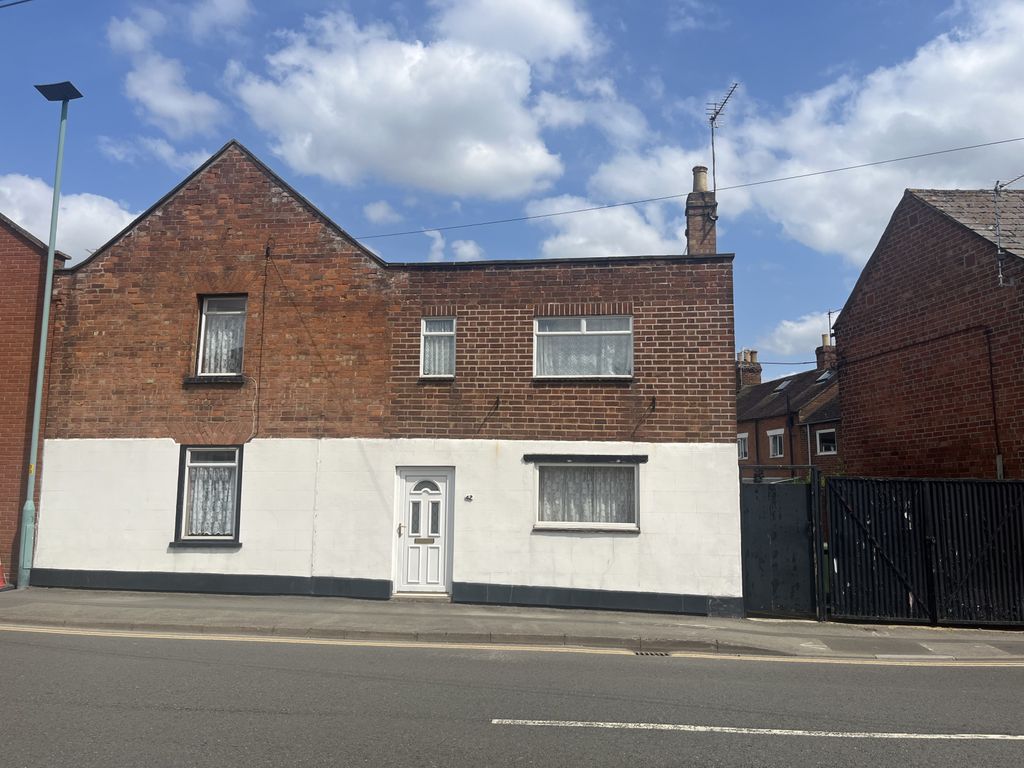 Property photo 1 of 31 Extended 3 Bedroom Semi Detached For Sale