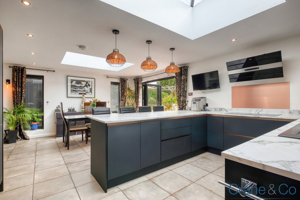 Property photo 2 of 33