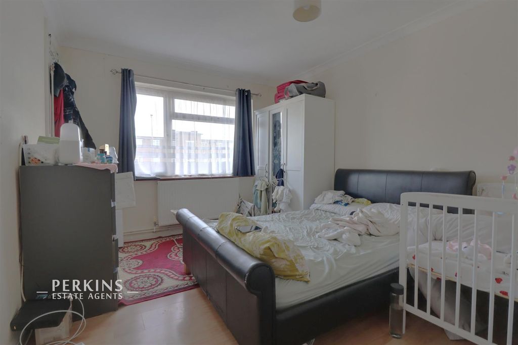 Property photo 3 of 5 Bed 1.Jpg