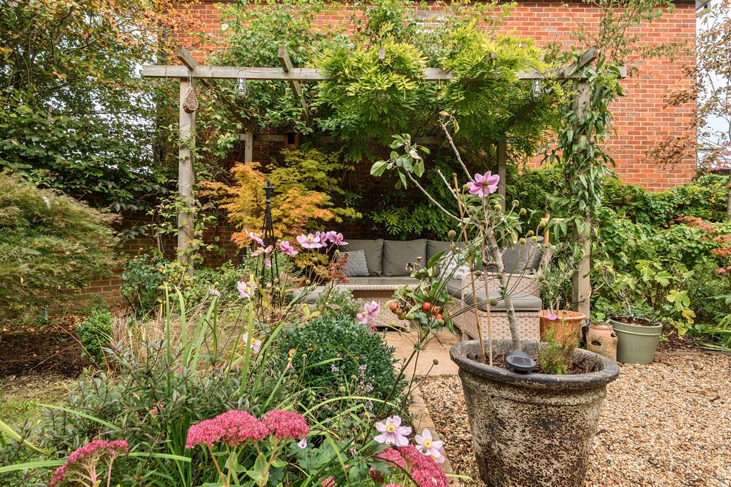 Property photo 2 of 21