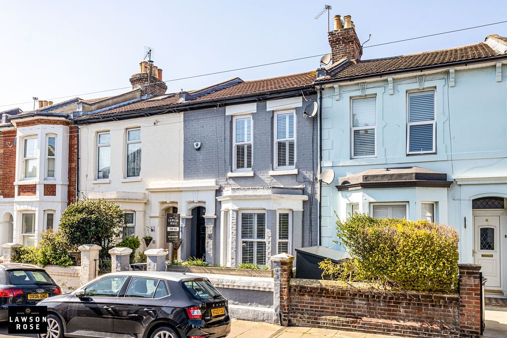 Property photo 1 of 24 .