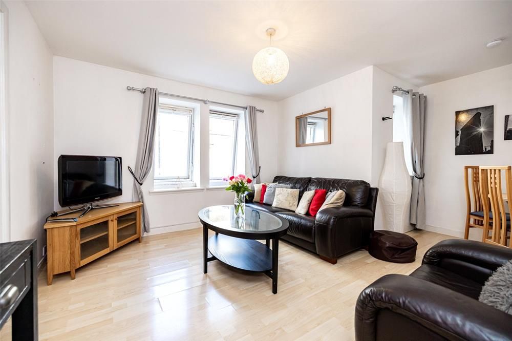 Property photo 1 of 8 Lounge