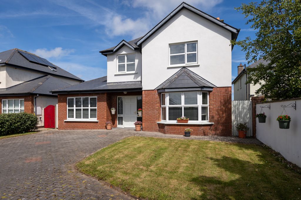 Property photo 1 of 32