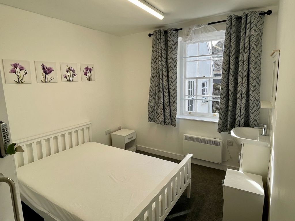 Property photo 2 of 31