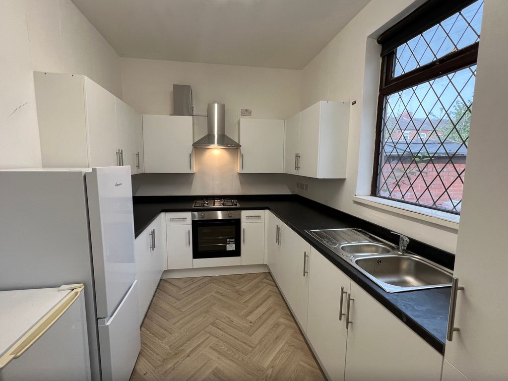 Property photo 2 of 5 Kitchen