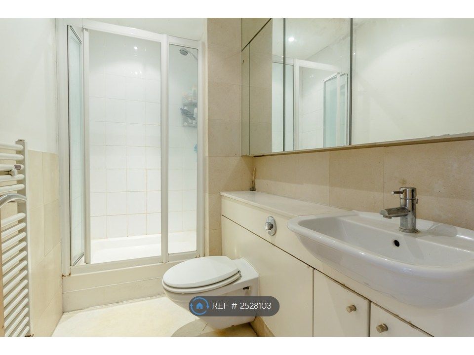 Property photo 3 of 11 Bathroom Level 2
