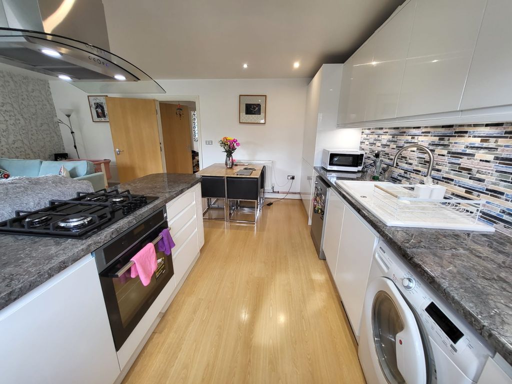 Property photo 2 of 20 Gallery