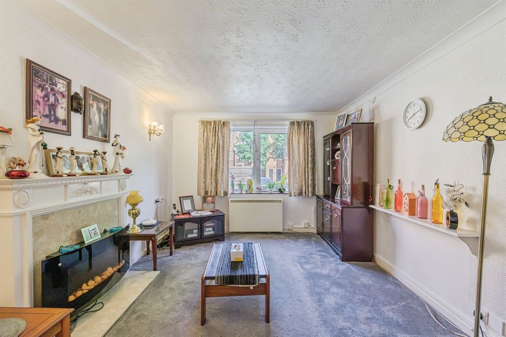Property photo 2 of 17