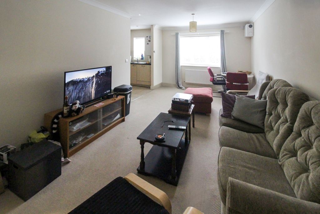 Property photo 3 of 8 Lounge 1