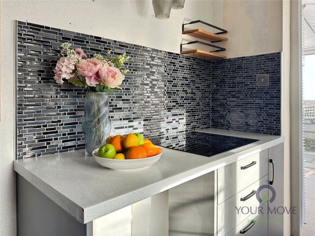 Property photo 3 of 18 Kitchen