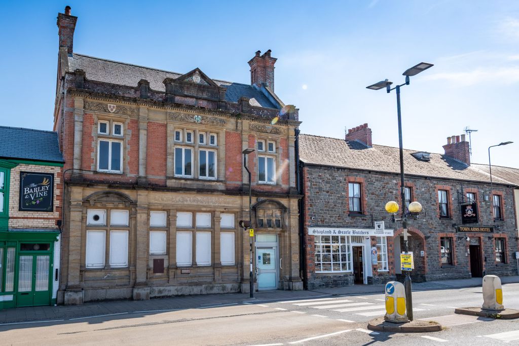 Property photo 2 of 5