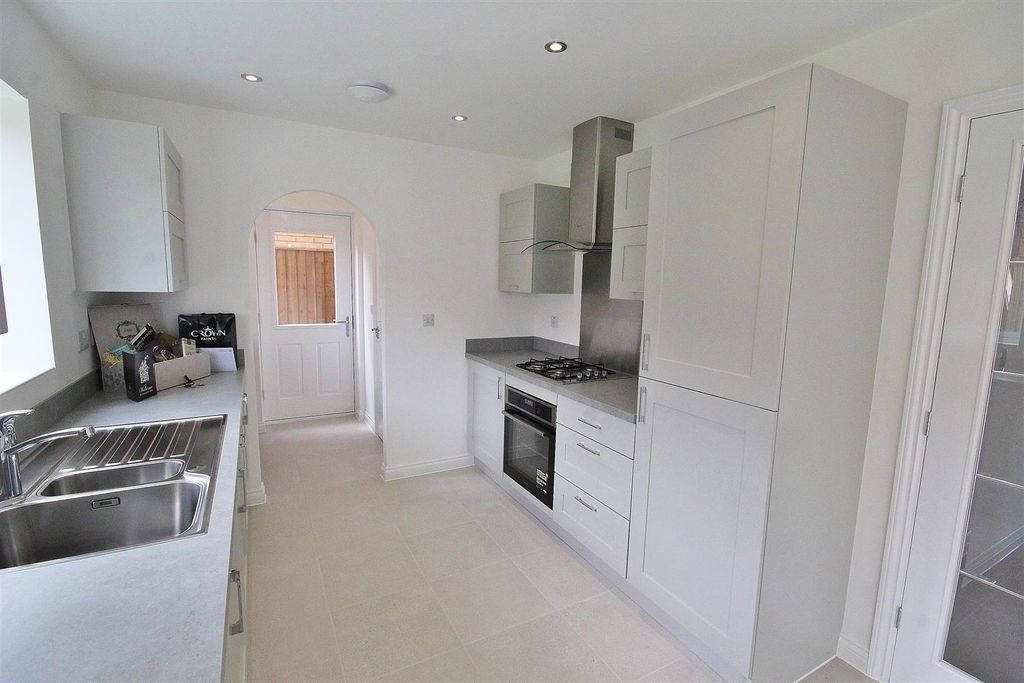 Property photo 3 of 15 Kitchen