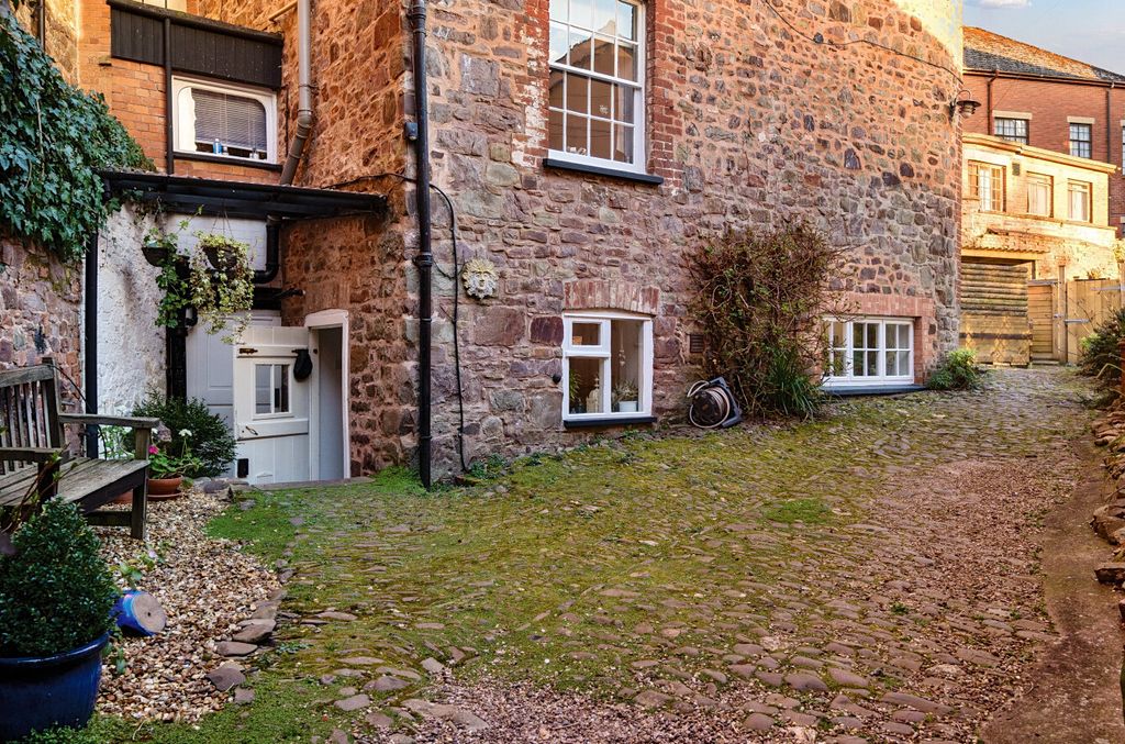 Property photo 1 of 26 Tiverton, Seddons