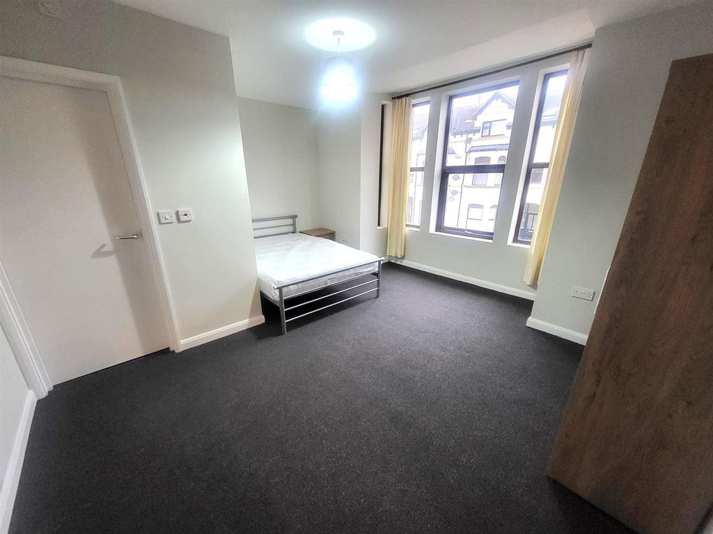 Property photo 2 of 8 Studio Pic 1