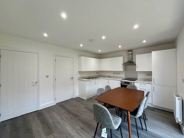 Property photo 3 of 10 Kitchen