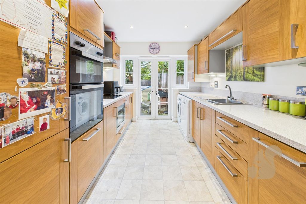 Property photo 2 of 16 Kitchen