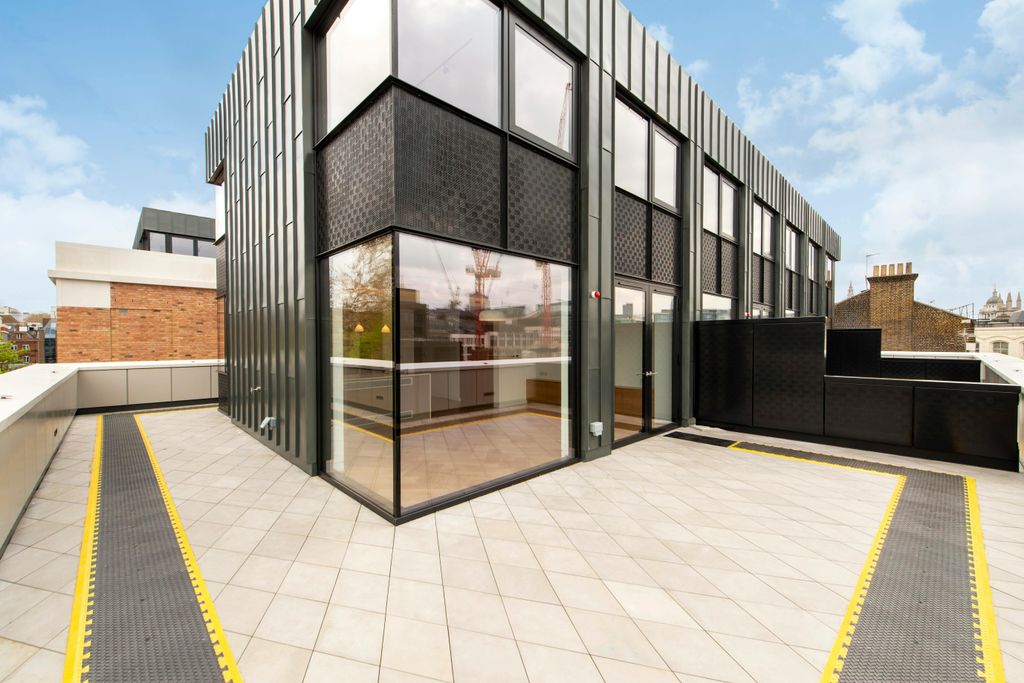 Property photo 2 of 11 Private Terrace