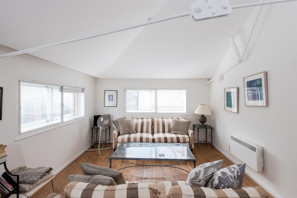 Property photo 1 of 12 Flat 21 Priory House-11.Jpg