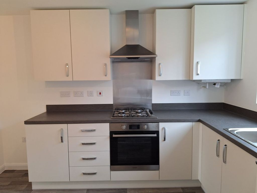 Property photo 3 of 11 Kitchen