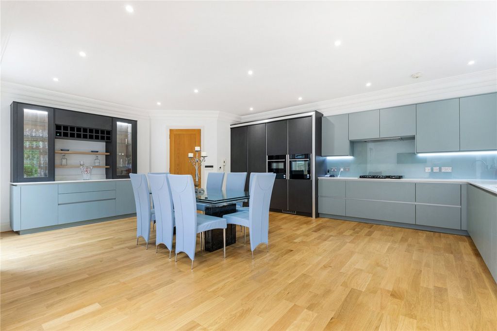 Property photo 3 of 15 Kitchen/Dining Room
