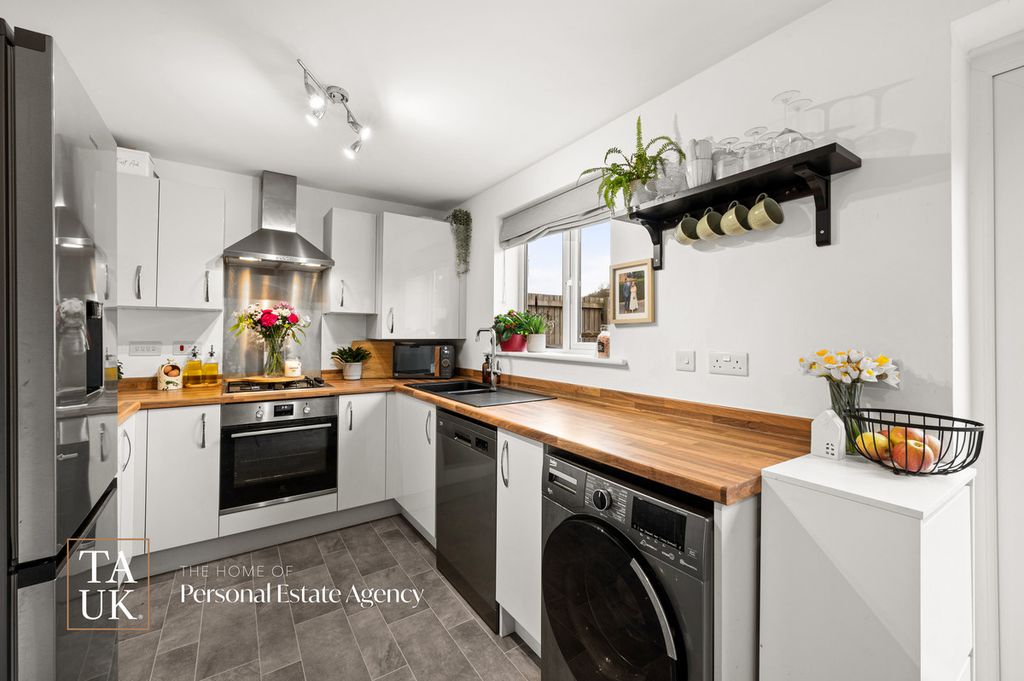 Property photo 3 of 34