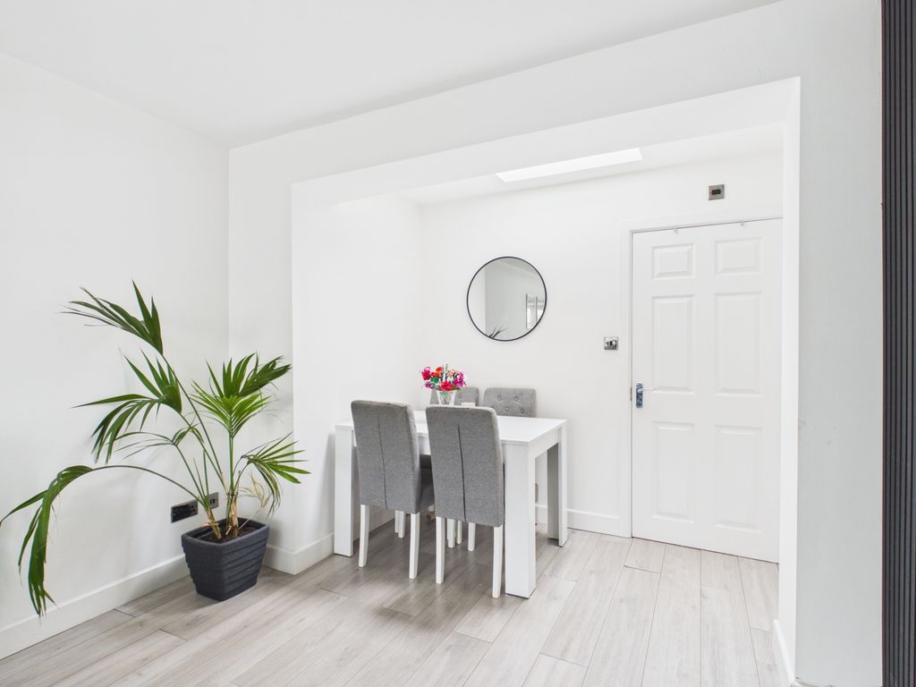 Property photo 3 of 10 Dining Room