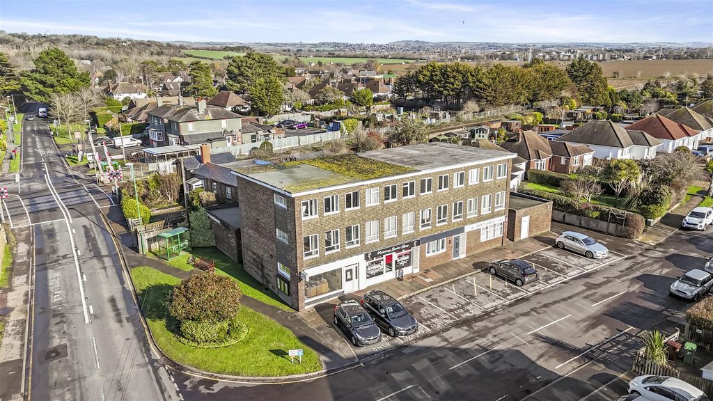 Property photo 1 of 20 5A Elm Park-002.Jpg