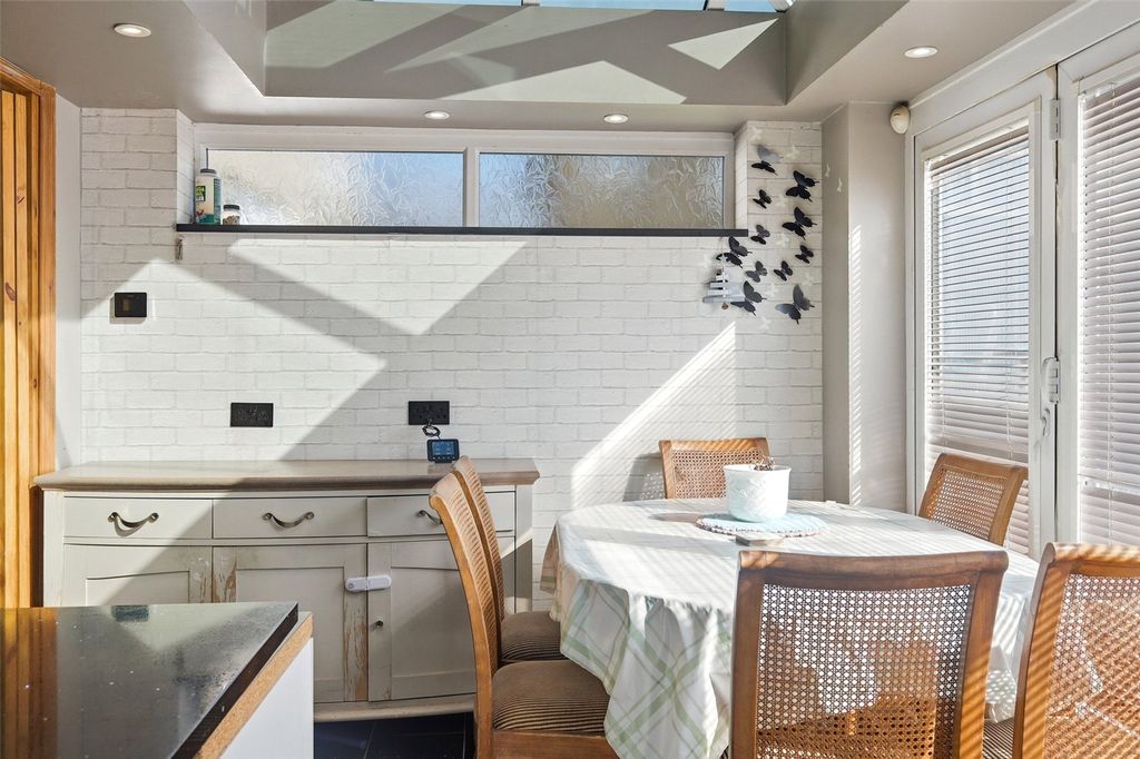 Additional image 9 of 2 bed detached house to rentJoan Road, Dagenham RM8