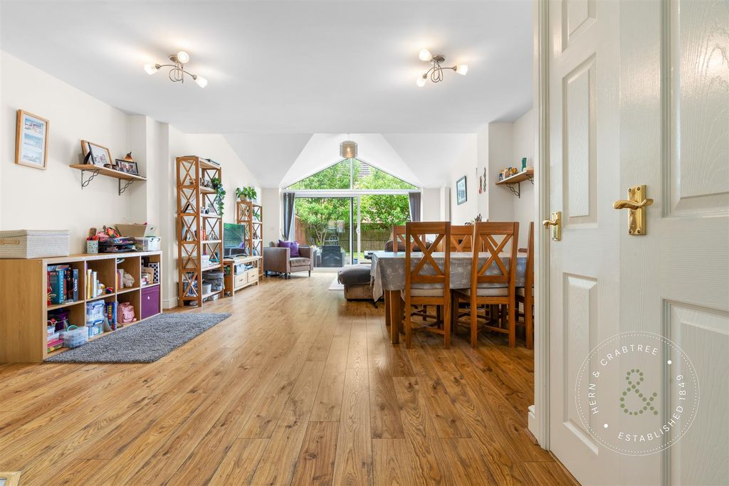 Property photo 3 of 38 Mostyn-Square-01.Jpg