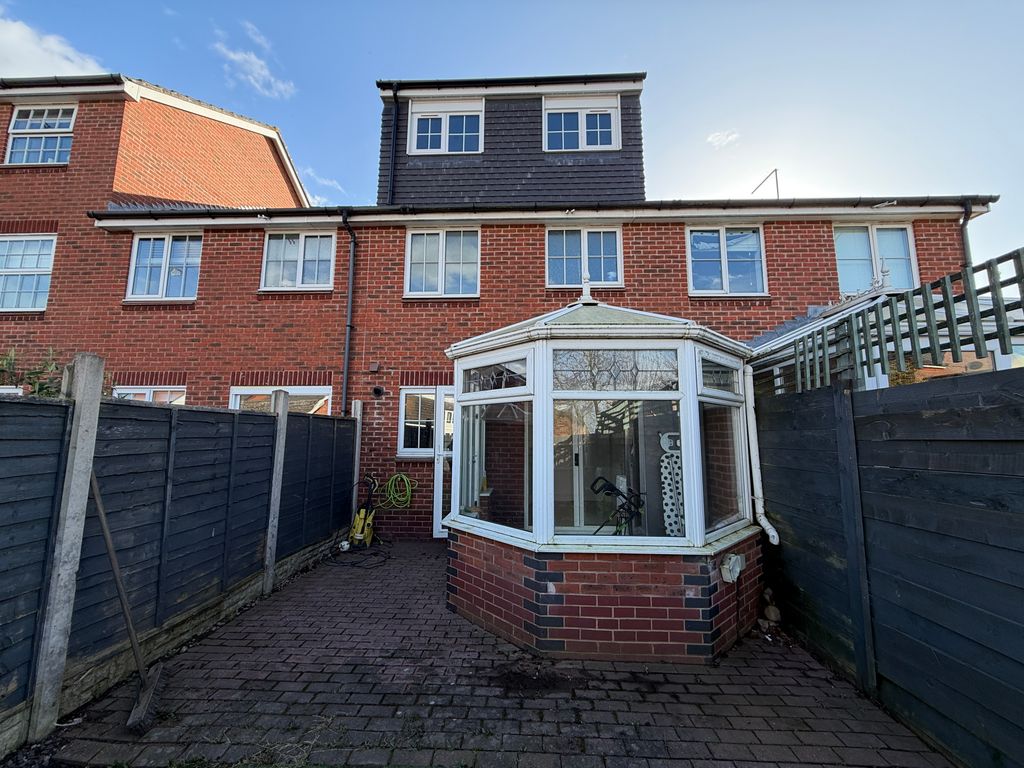 Property photo 3 of 10 Conservatory