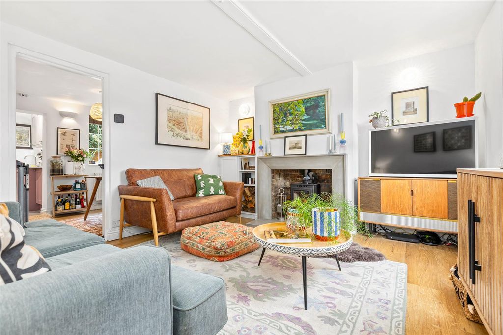 Property photo 2 of 26 Lounge