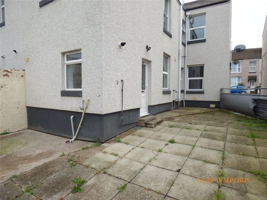 Property photo 2 of 11 Rear