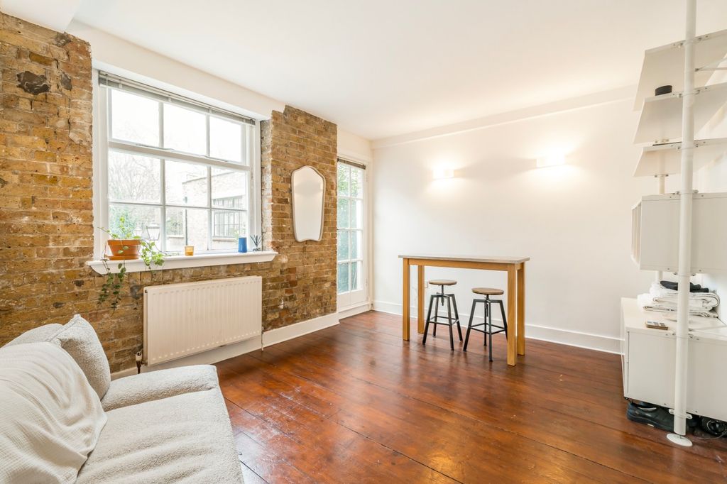 Property photo 3 of 10 Reception