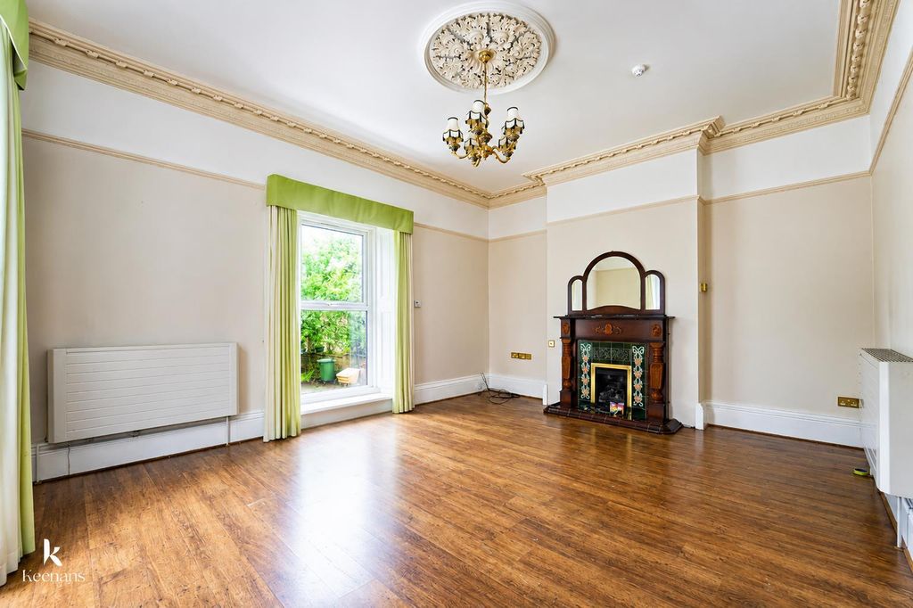 Property photo 3 of 34