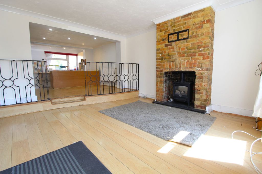 Property photo 2 of 12 Lounge