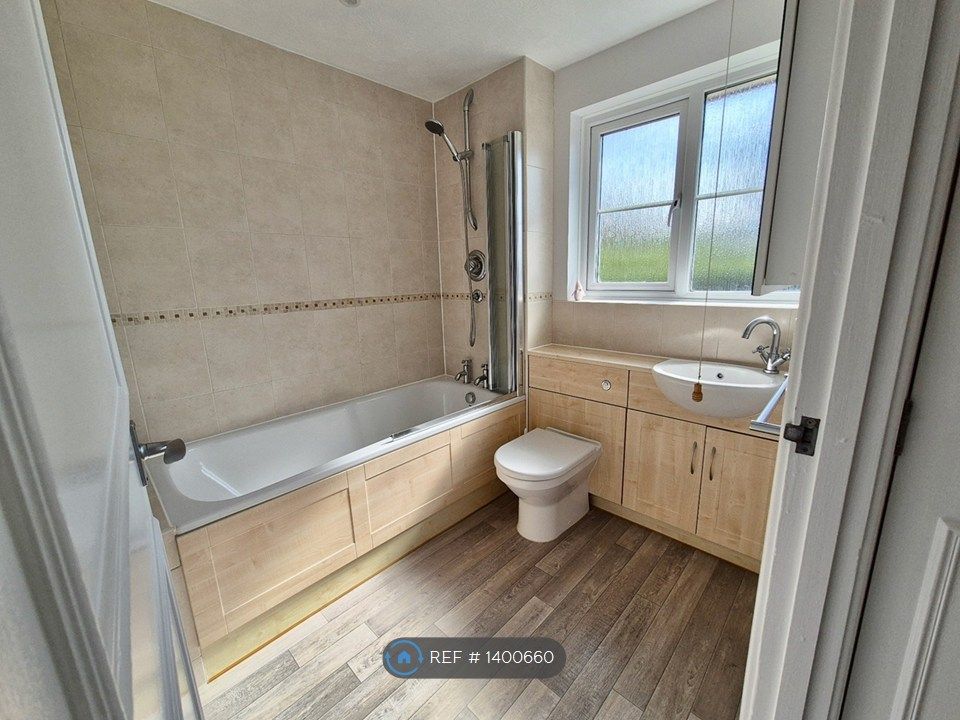 Property photo 3 of 11 Bathroom