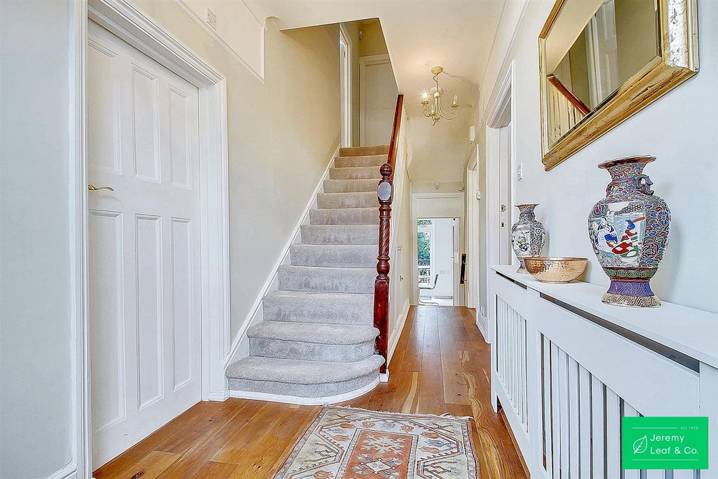 Property photo 3 of 23