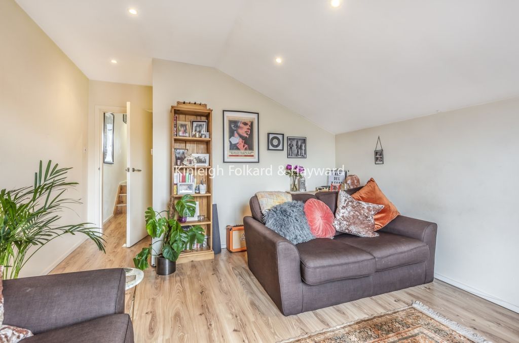 Property photo 1 of 6 A0Bd5A22-Ac78-48ee-9