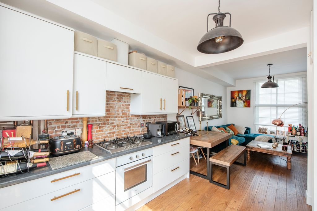 Property photo 2 of 24